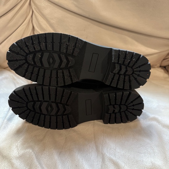 Brand new in box size 10 GAP black lace up boots (with zipper) - Picture 3 of 5